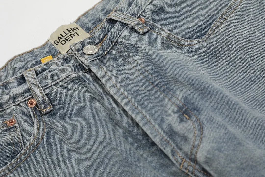 #8116 P260💰 Independent GALLERY DEPT. Vintage spliced cross loose washed flared jeans - truly restore the ultimate texture of Vintage - original hardware accessories, washed and other elevators, QR code analysis are all purchased from the original factory, high degree of restoration, welcome to compare with certain products ~ - three-dimensional version, loose and comfortable, not picky about the figure, taller and slimmer, factory Seiko, original quality control, same style for men and women, can be matched with couples, versatile recommendation, must-have jeans for all seasons -Size: 28 30 32 34 36